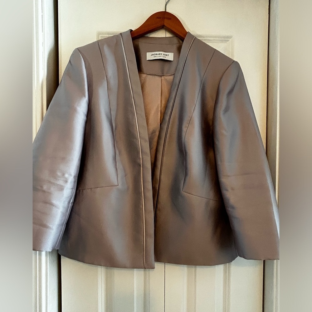 Jacques Vert Collection Jacket light mauve/purple sheen. Size 18